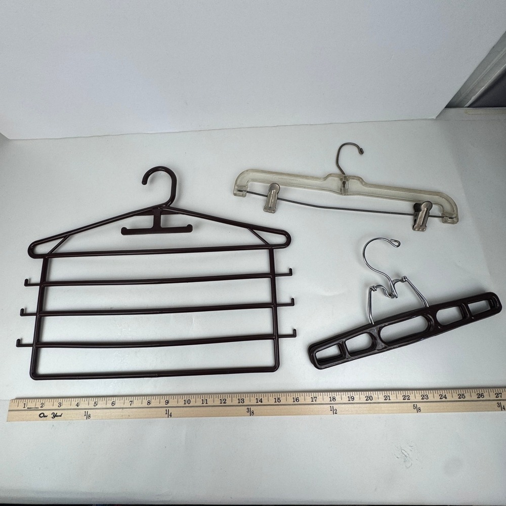 1 Vtg Plastic Brown 5 Tier Closet Hanger w Side Hooks and 2 Plastic Hangers READ